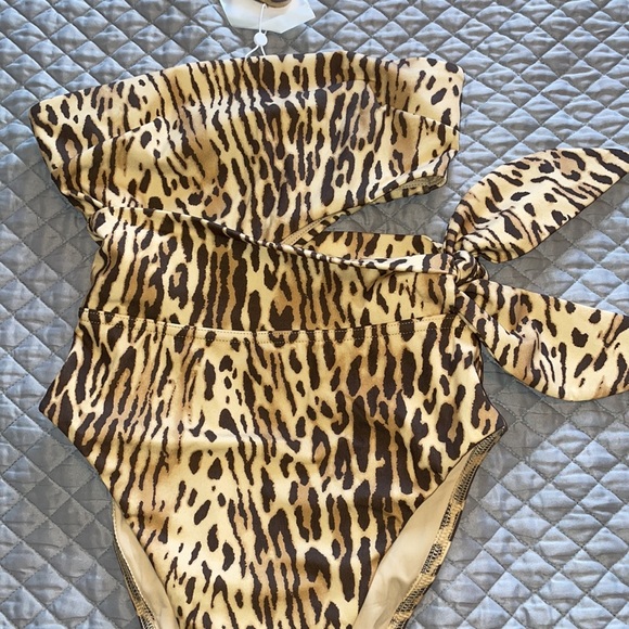 Zimmerman Leopard ๐ Swimsuit - Picture 8 of 11